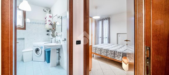 Apartamento de 2 divisões em Reggio Emilia, Italy N.º 232349 6