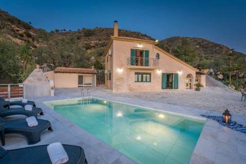 4 bedrooms Property in Zakynthos, Greece No. 8583