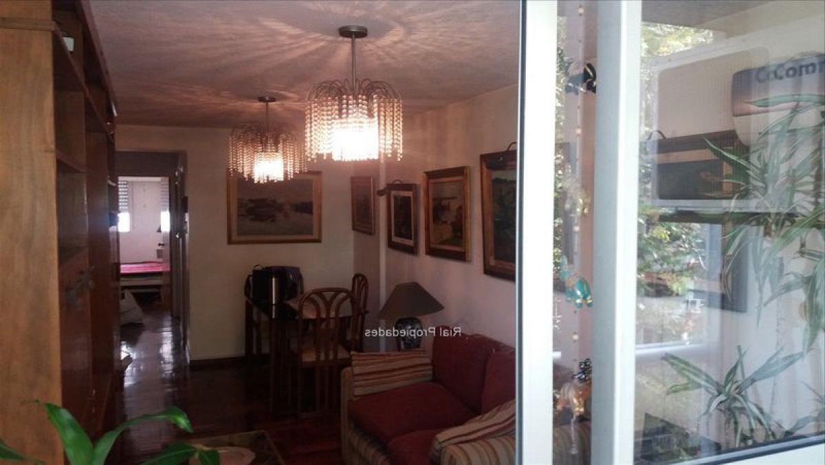 Apartamento de 2 dormitorios en Montevideo, Uruguay No. 1076