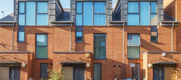 3 bedrooms House in London, United Kingdom No. 7614 36