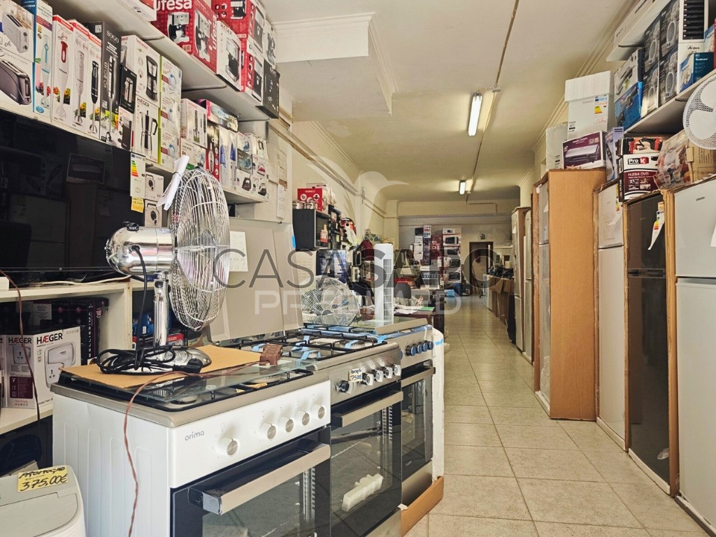 140m² Commercial property in Quarteira, Portugal No. 202076