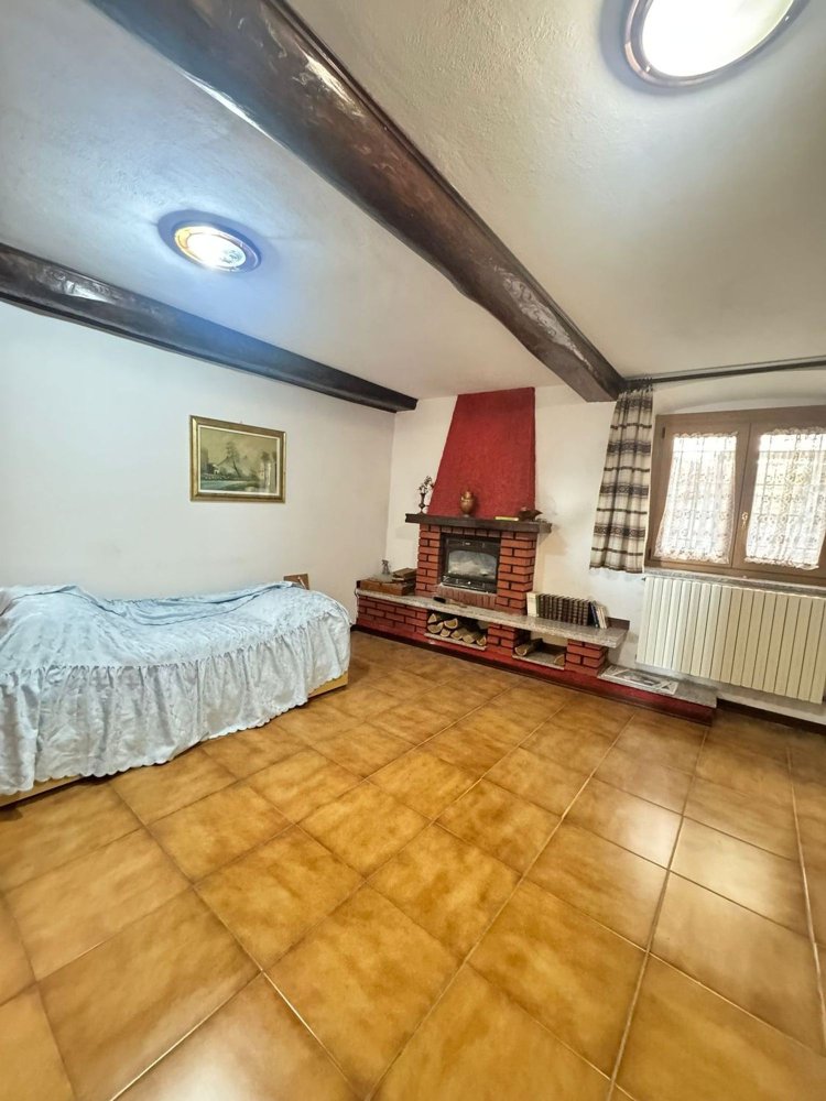 4غرفة شقة في Albavilla, Italy رقم 115300