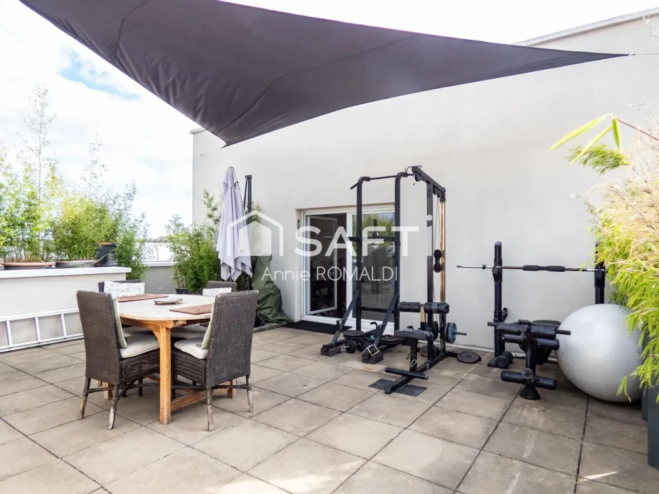 3 bedrooms Duplex in La Courneuve, France No. 352671