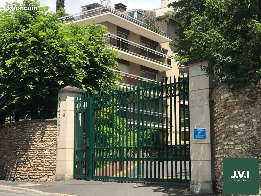 3 bedrooms Apartment in Montmorency, France No. 167738