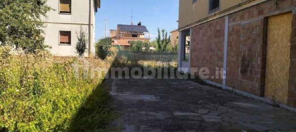 5 bedrooms House in Civitella in Val di Chiana, Italy No. 269787 4