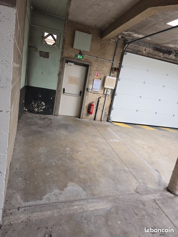 Parkplatz in Orleans, France, Nr. 282052