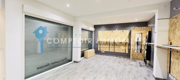 49m² Commercial property in Auneau, France No. 43848 4