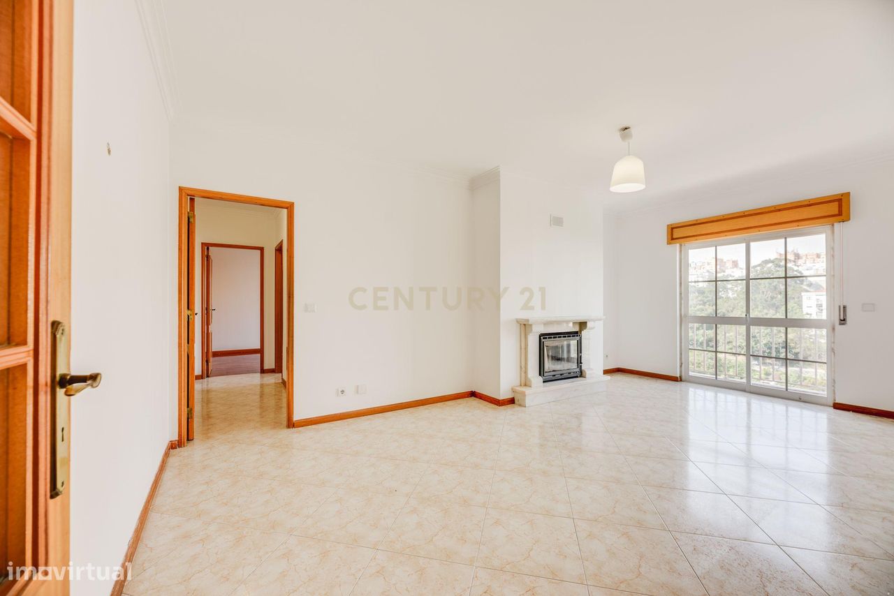 2 bedrooms Apartment in Rio de Mouro, Portugal No. 231256