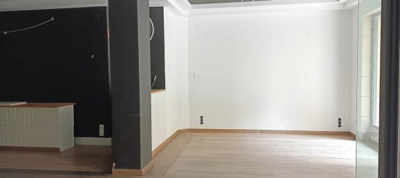 650m² Commercial property in Chartered Community of Navarre, Spain No. 32708 3