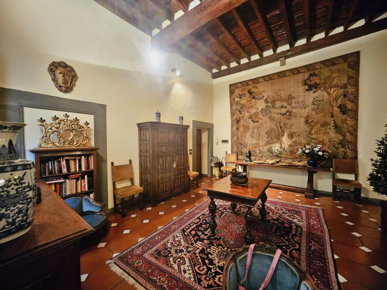6 rooms Apartment in Florence, Italy No. 276647