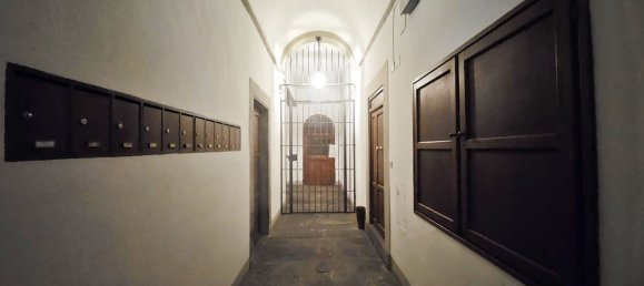 6 rooms Apartment in Florence, Italy No. 276647 16