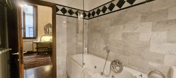 6 rooms Apartment in Florence, Italy No. 276647 30