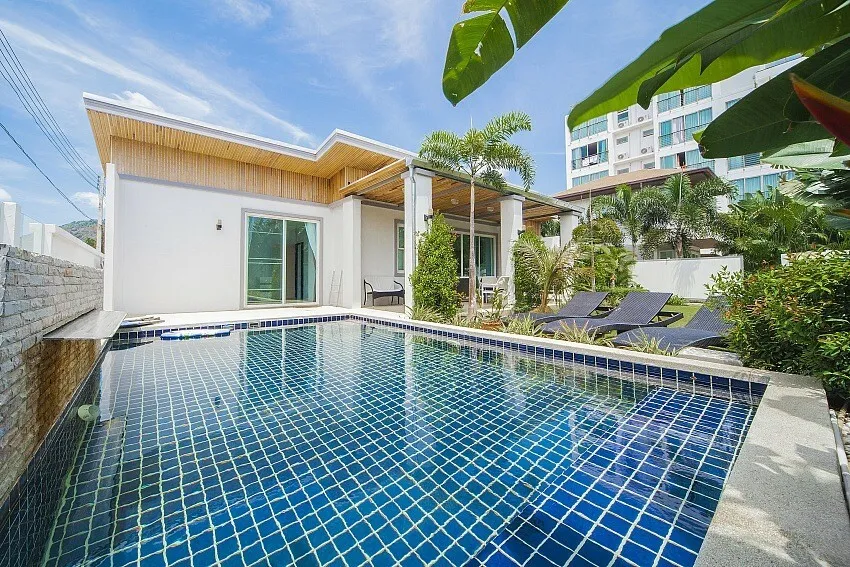 Villa de 2 dormitorios en Kathu, Thailand No. 68406