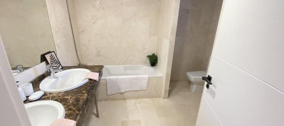 Apartamento de 3 dormitorios en Casares, Spain No. 185265 19