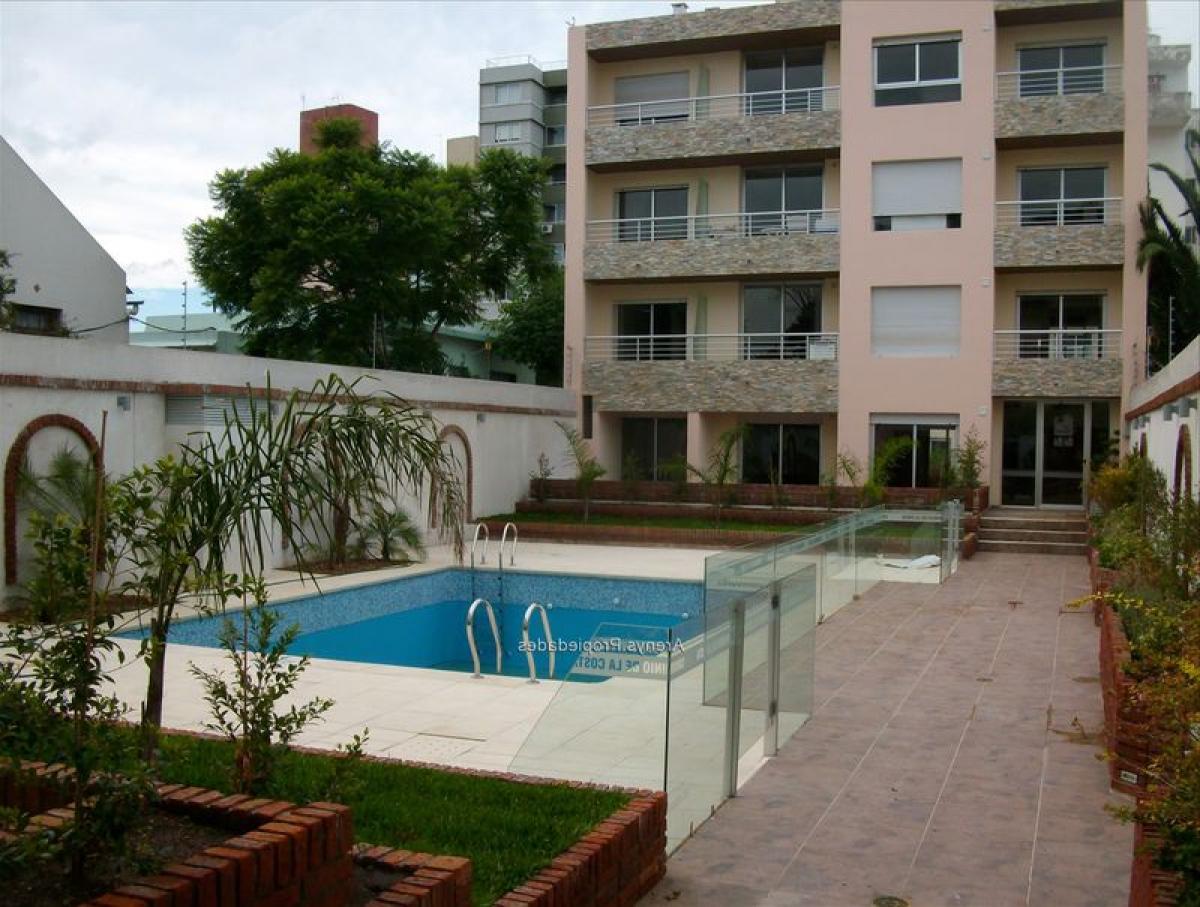 Estudio en Montevideo, Uruguay No. 2165