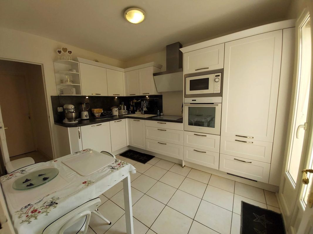 Casa de 3 dormitorios en Chelles, France No. 174277