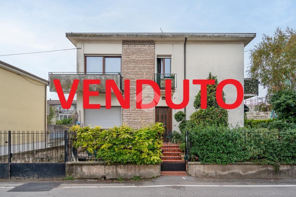 3 rooms Apartment in Villafranca di Verona, Italy No. 108457