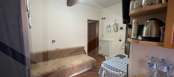 2 rooms Apartment in Bologna, Italy No. 27534 9