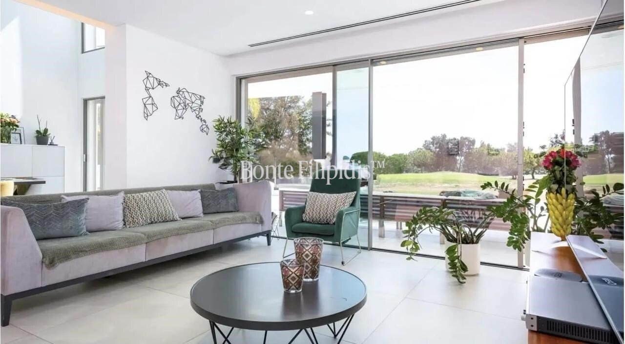 5 bedrooms Villa in Quarteira, Portugal No. 120505