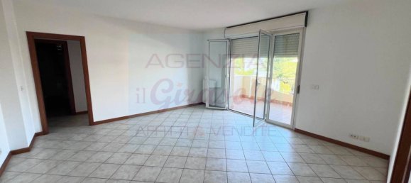 Квартира с 3 спальнями в Альба Адриатика, Италия № 107724 2