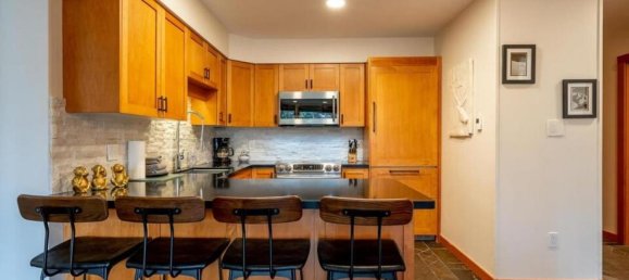 2 bedrooms Condo in British Columbia, Canada No. 188 8