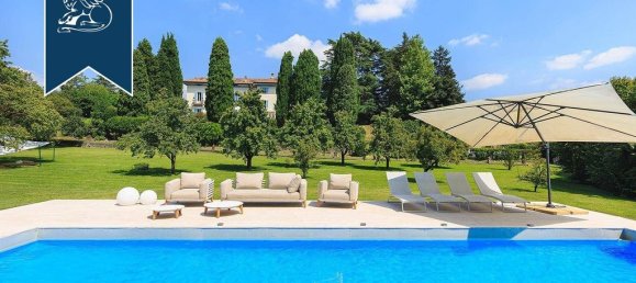 Villa de 10 dormitorios en Anzano del Parco, Italy No. 13224 2