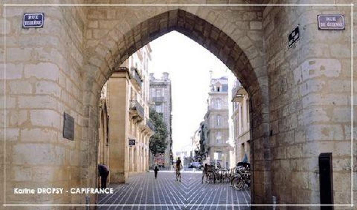 3 bedrooms Condo in Bordeaux, France No. 15618