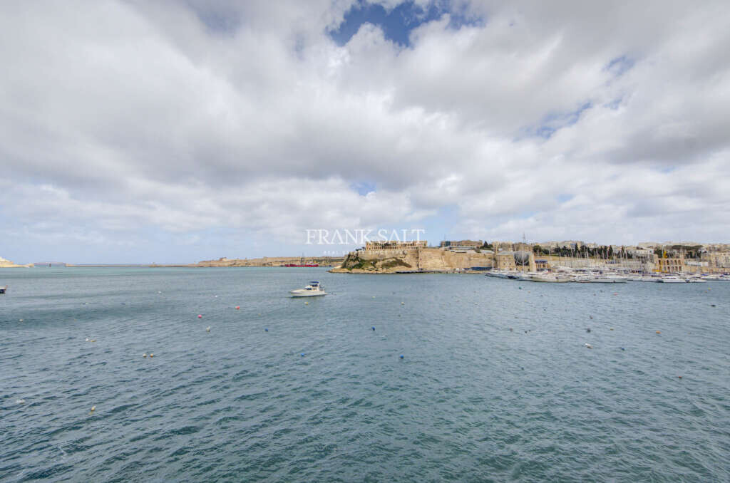 Квартира с 3 спальнями в Биргу, Мальта № 4728