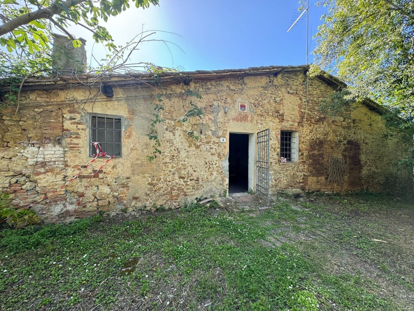Casa de 9 habitaciónes en Monteriggioni, Italy No. 82732