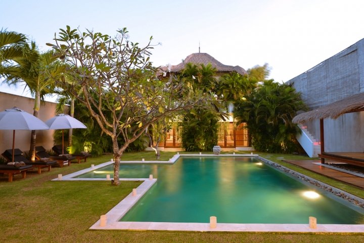 8 dormitorios villa en alquiler en Seminyak, Badung, Bali, Indonesia № 2893