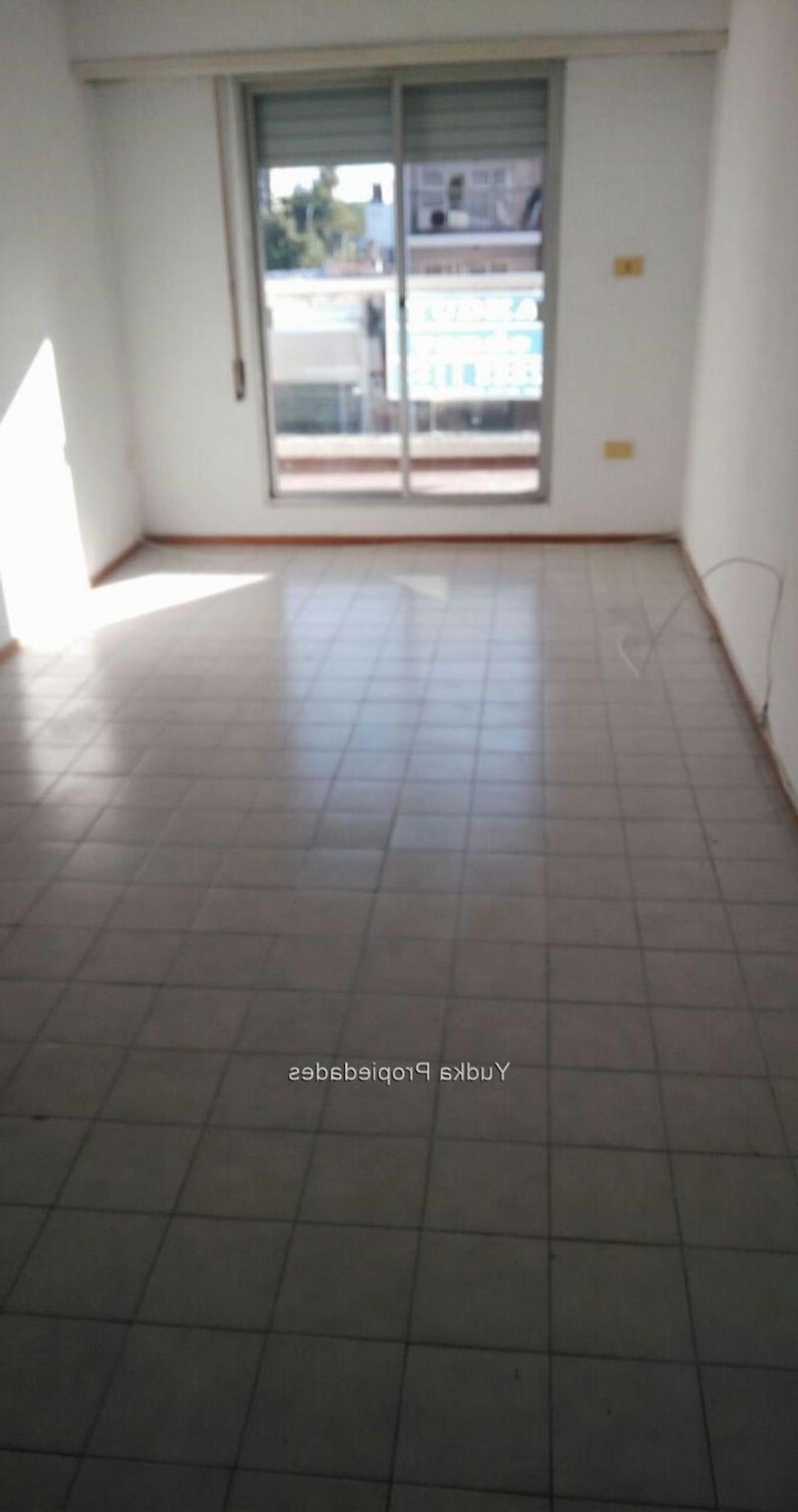 3 bedrooms Apartment in Montevideo, Uruguay No. 3400