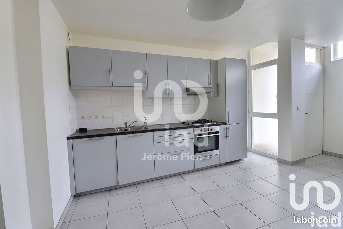 Adosado de 3 dormitorios en Tours, France No. 223476