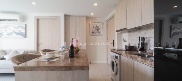 2 bedrooms Condo in Pattaya, Thailand No. 24984 2