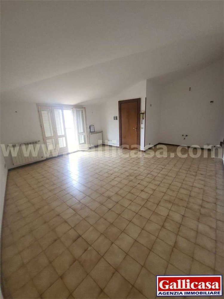 Apartamento de 3 habitaciónes en Comezzano Cizzago, Italy No. 335564