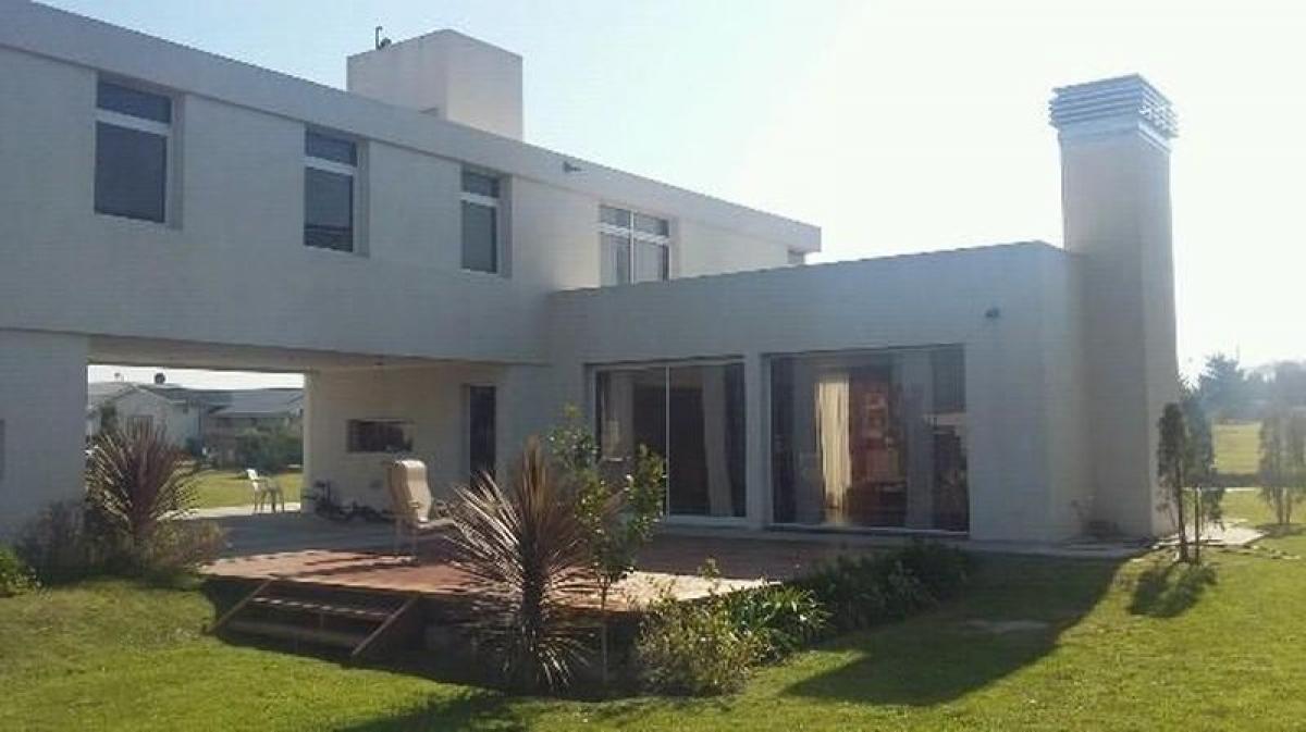 3 bedrooms House in Mar del Plata, Argentina No. 75115
