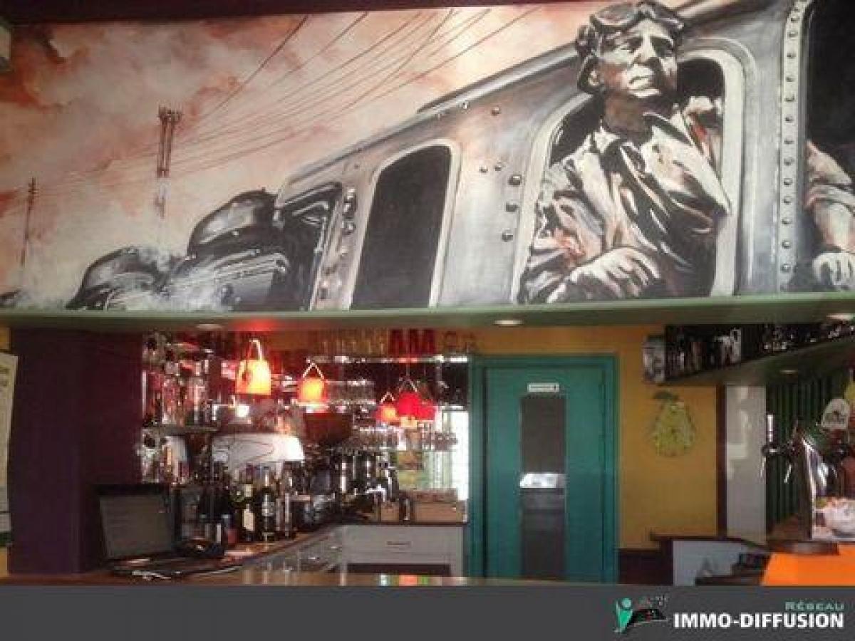 300m² Shop in Vire, France No. 21367