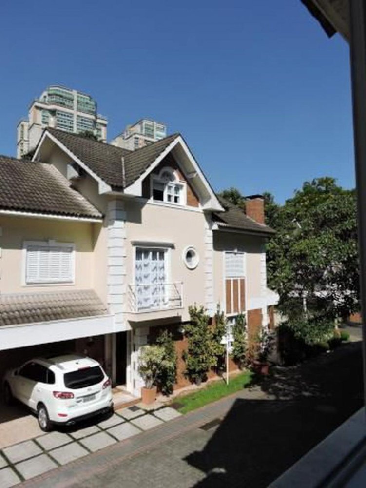 Дом с 4 спальнями в Сан-Паулу, Бразилия № 597370