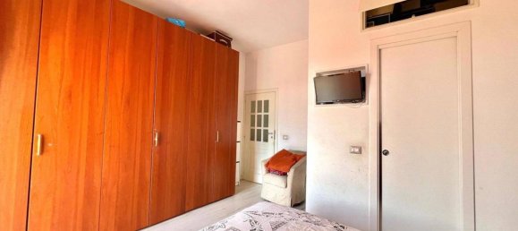 3 rooms Apartment in Pozzuoli, Italy No. 79838 9
