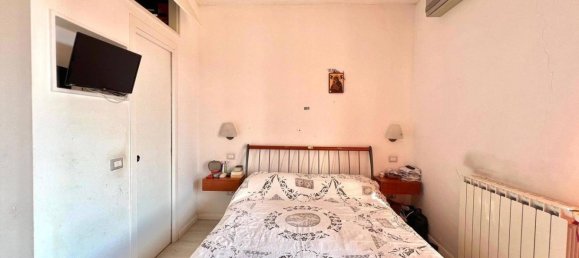 3 rooms Apartment in Pozzuoli, Italy No. 79838 6