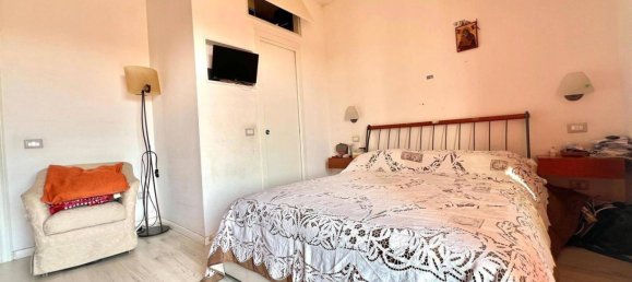 3 rooms Apartment in Pozzuoli, Italy No. 79838 7