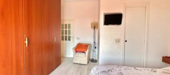 3 rooms Apartment in Pozzuoli, Italy No. 79838 8
