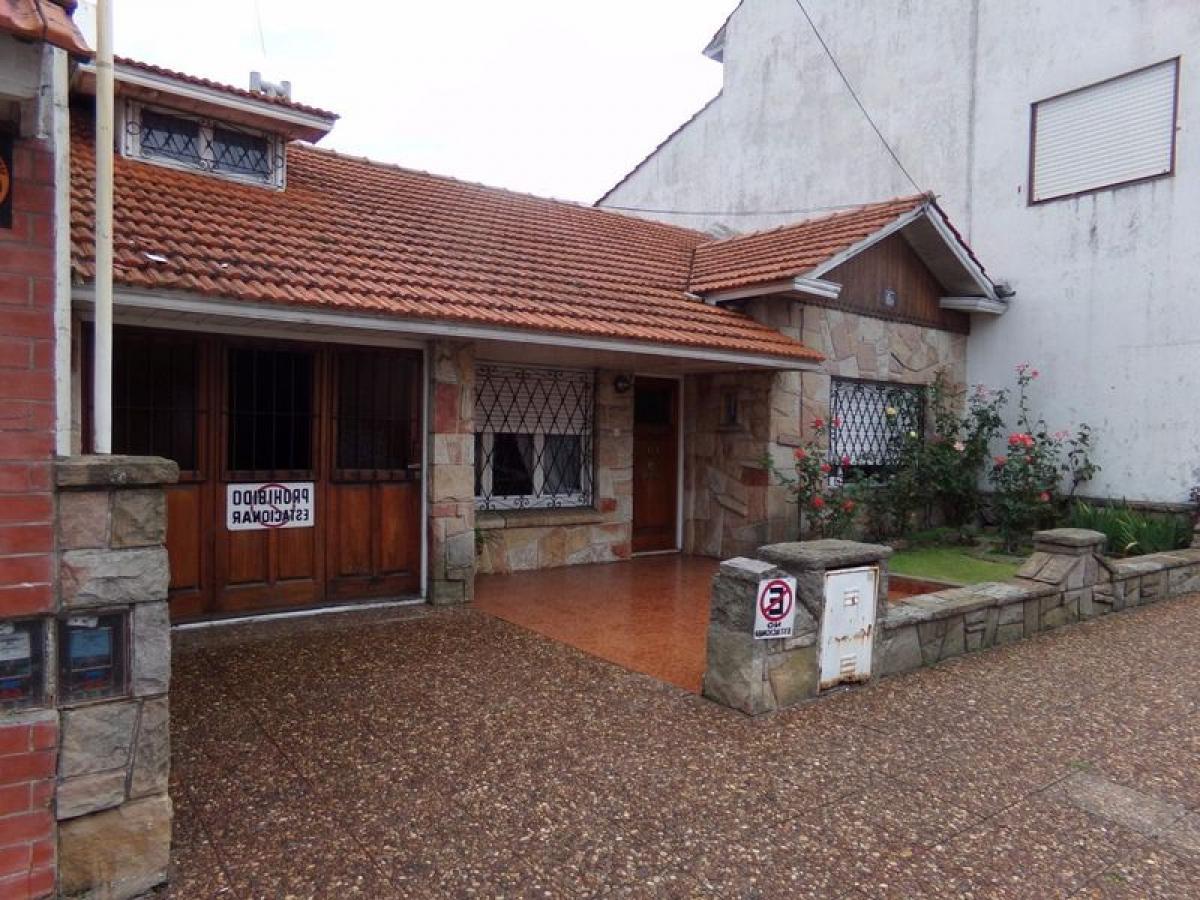 2 bedrooms House in Mar del Plata, Argentina No. 74808