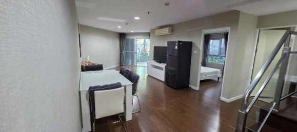 Apartamento com 3 quartos em condomínio em Huai Khwang, Thailand N.º 61543 2