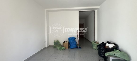 Apartamento de 3 dormitorios en Monopoli, Italy No. 276786 2