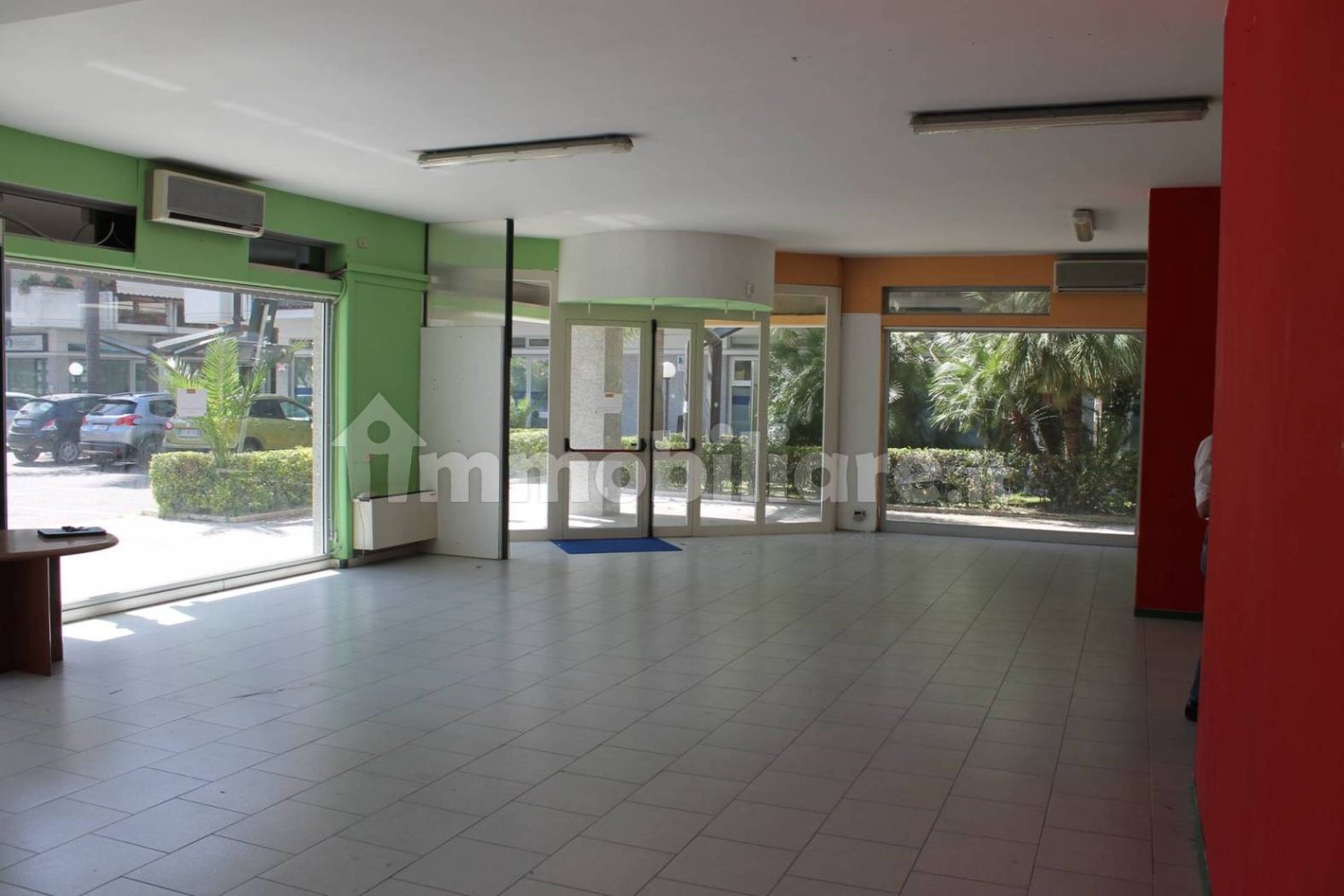 Imóvel comercial de 5 divisões em Massa, Italy N.º 39669