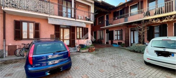 2 bedrooms House in Rivoli, Italy No. 120543 3