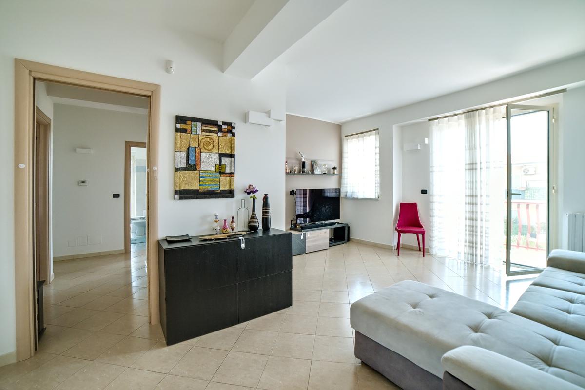4 rooms Apartment in Catania, Italy No. 324350