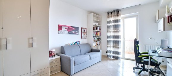 4 rooms Apartment in Catania, Italy No. 324350 3