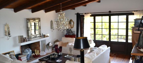 5 bedrooms Villa in Paiania, Greece No. 7574 2