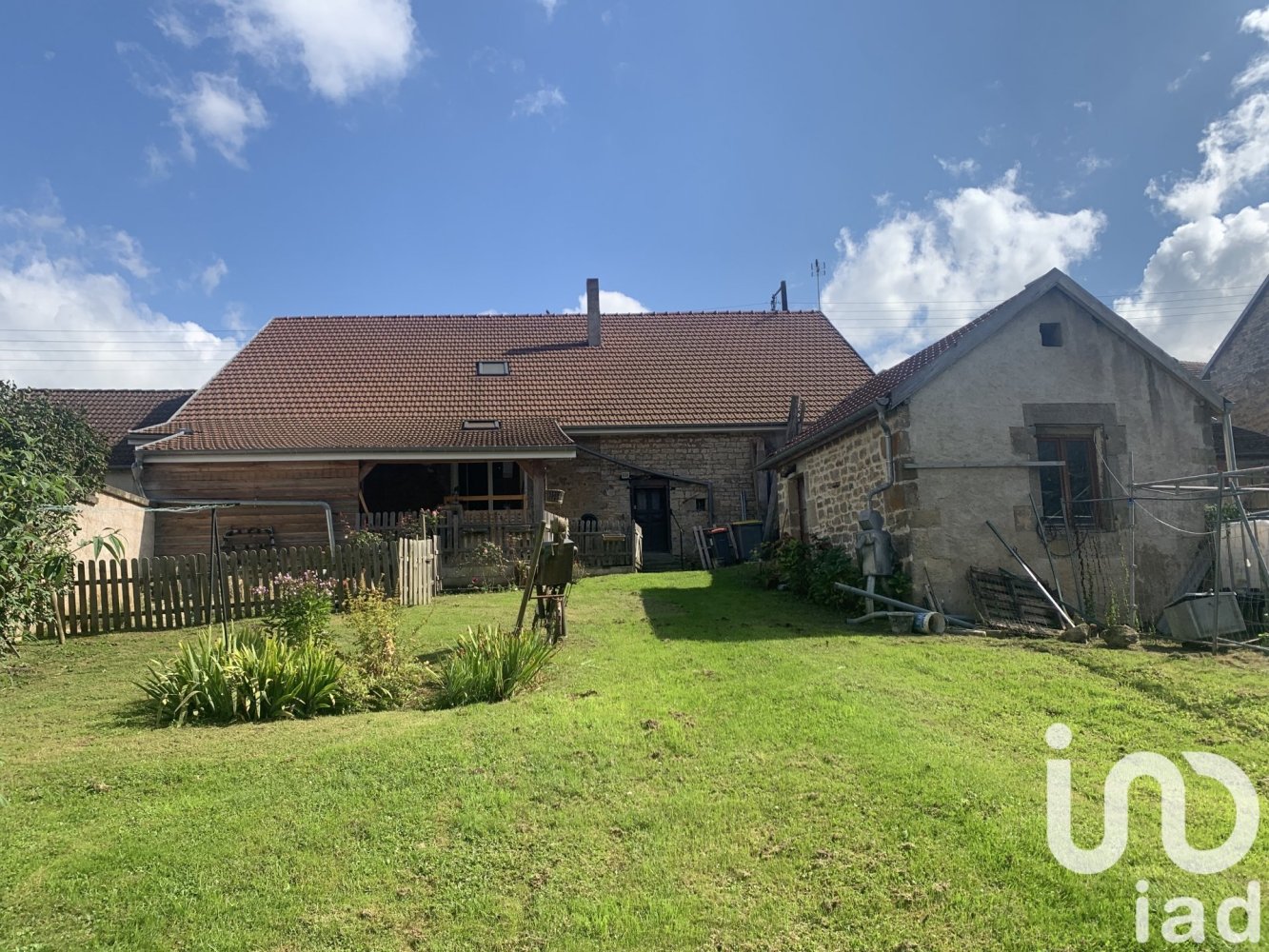 Casa de 2 dormitorios en Champsevraine, France No. 237978